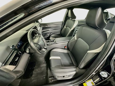 Used 2025 Toyota Camry SE FWD image 13