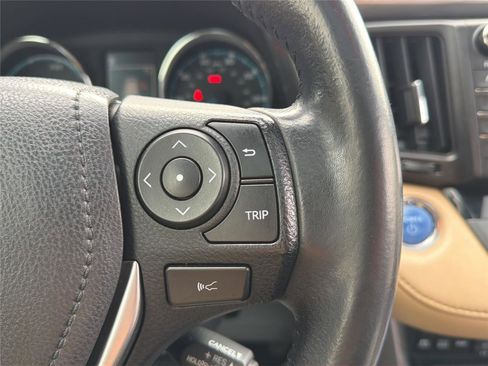 Used 2018 Toyota RAV4 Limited image 26