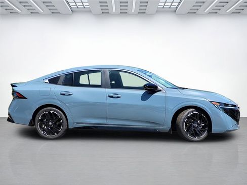 New 2026 Nissan Sentra SR w/ Floor Mat Package FWD image 3