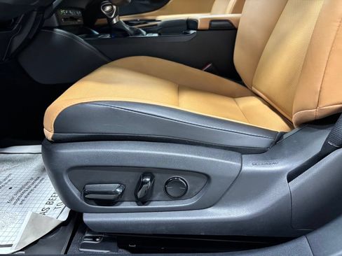 Used 2022 Lexus ES 250 w/ Premium Package AWD/4WD image 12