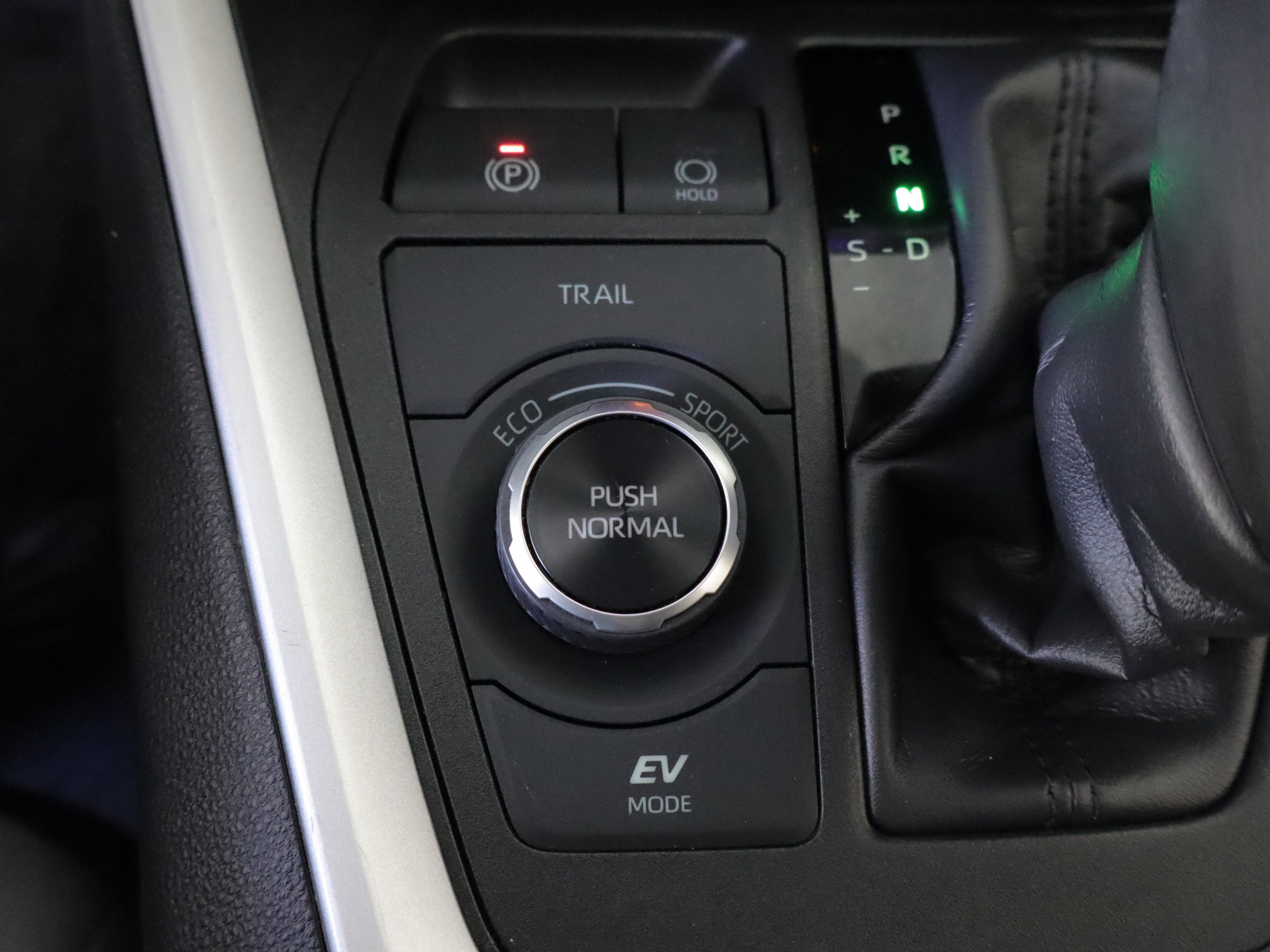 Used 2024 Toyota RAV4 XLE w/ Convenience Package AWD/4WD image 18