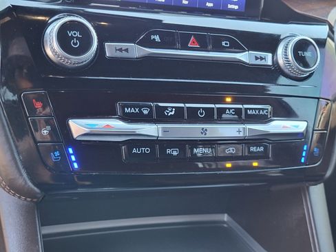 Used 2023 Ford Explorer King Ranch w/ Technology Package image 23