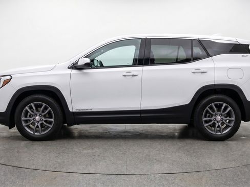 Used 2024 GMC Terrain SLT AWD/4WD image 5