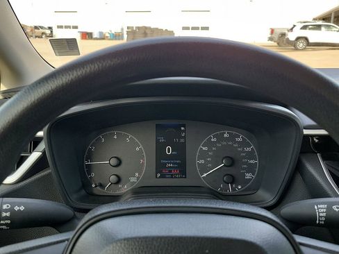 Used 2025 Toyota Corolla LE image 18