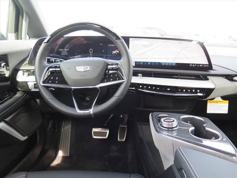 New 2026 Cadillac Optiq Luxury 1 image 22