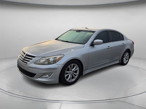Used 2013 Hyundai Genesis 3.8 image 4