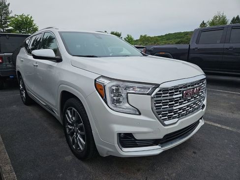Used 2022 GMC Terrain Denali w/ Denali Premium Package AWD/4WD image 1