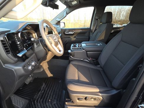 New 2026 GMC Sierra 1500 SLE image 16