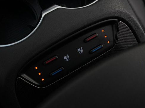 Used 2021 Toyota Venza XLE image 57