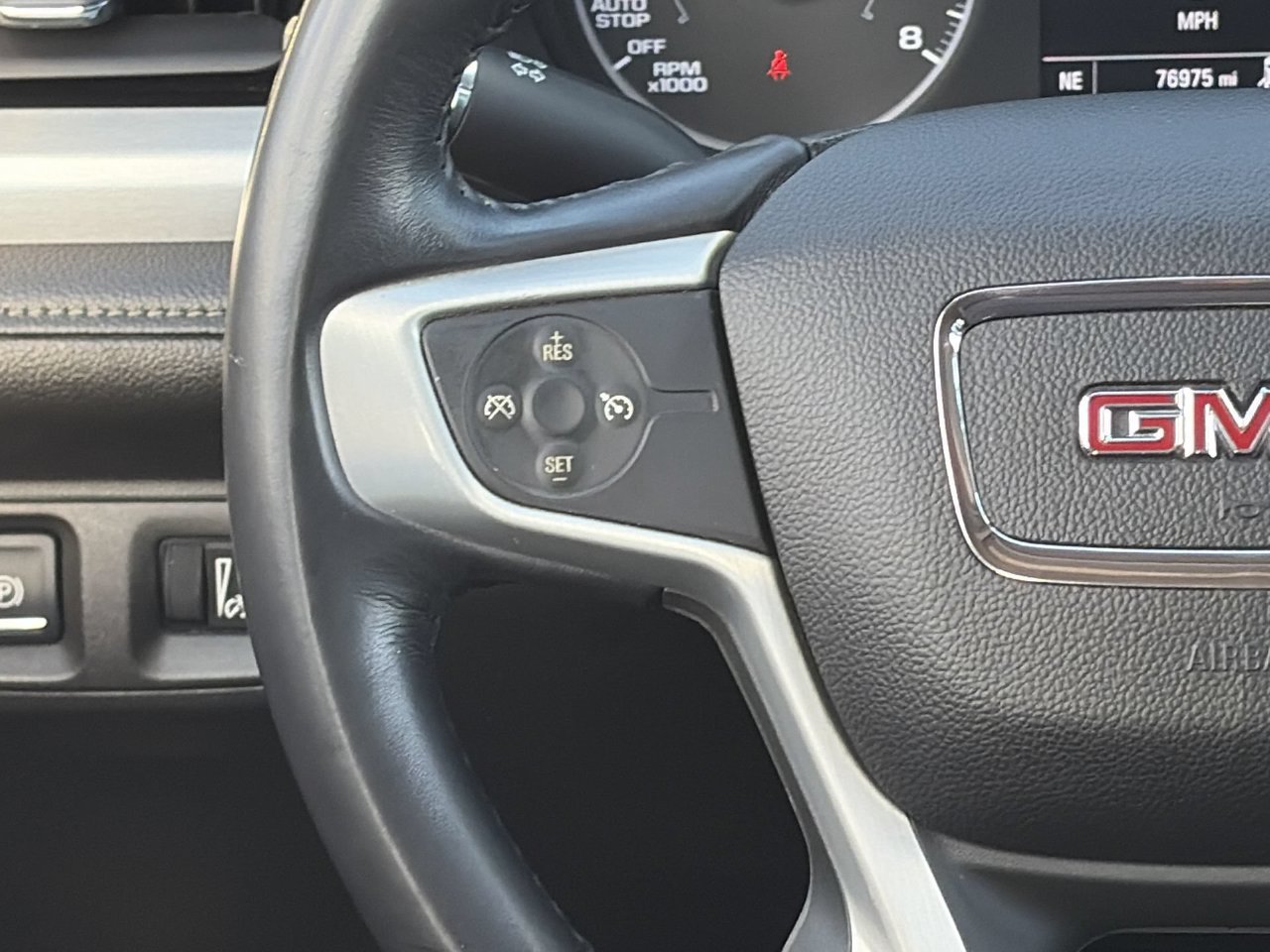 Used 2017 GMC Acadia SLE FWD image 22