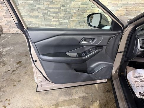 Certified 2025 Nissan Rogue SV image 8