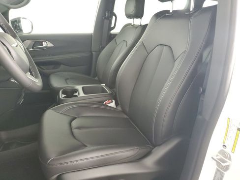 New 2026 Chrysler Pacifica Select image 12