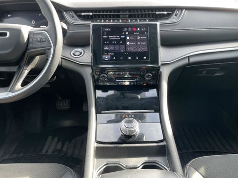 Used 2024 Jeep Grand Cherokee L Altitude image 18