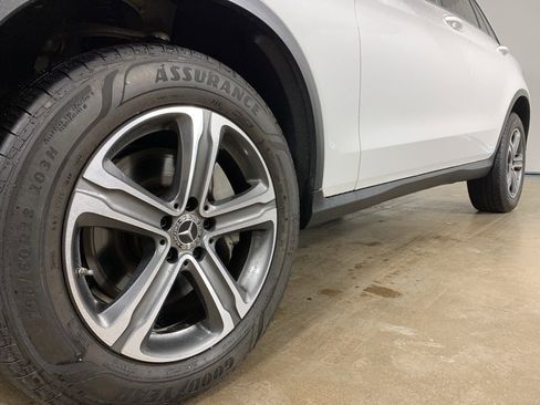 Used 2021 Mercedes-Benz GLC 300 image 2