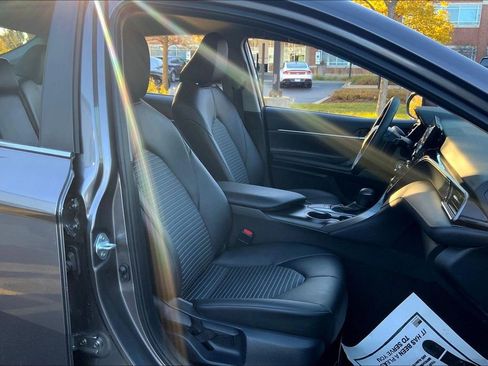 Used 2023 Toyota Camry SE image 7