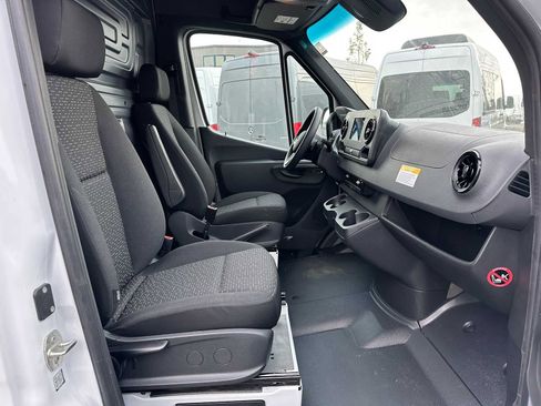 Used 2024 Mercedes-Benz Sprinter 2500 image 10