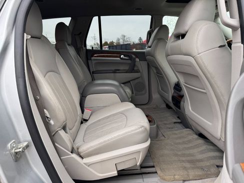 Used 2011 Buick Enclave CXL image 19