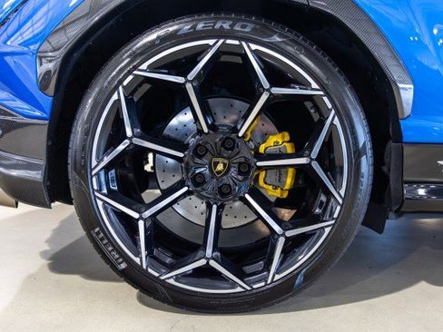 Used 2024 Lamborghini Urus Performante AWD/4WD image 25