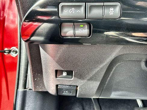 Used 2017 Toyota Prius Three Touring image 18