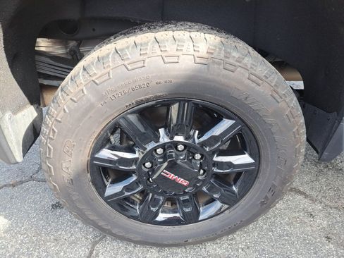Used 2024 GMC Sierra 2500 AT4 w/ AT4 Premium Plus Package AWD/4WD image 18