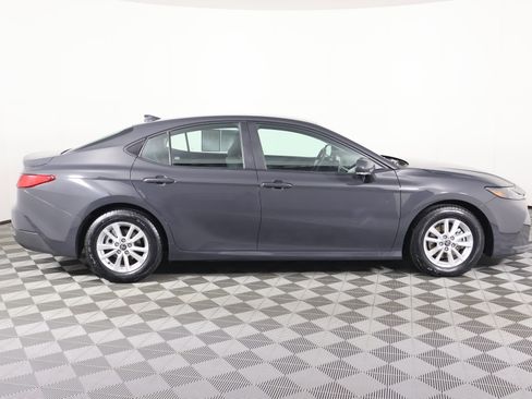 Used 2025 Toyota Camry LE image 5