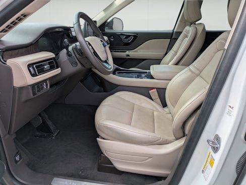 Used 2023 Lincoln Aviator Reserve w/ Equipment Group 201A RWD image 9