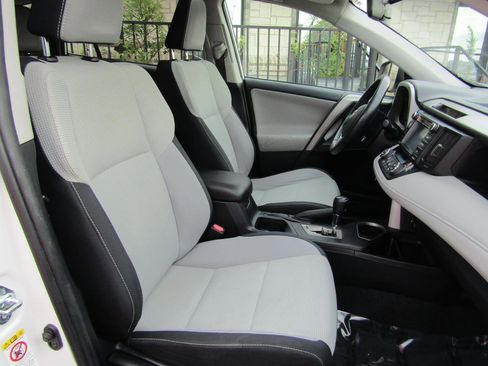 Used 2016 Toyota RAV4 XLE FWD image 12