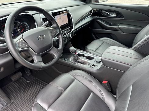 Used 2023 Chevrolet Traverse RS FWD image 10
