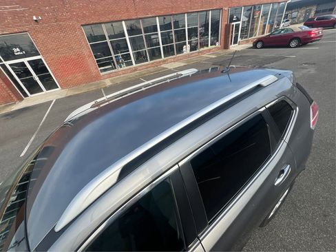 Used 2016 Nissan Rogue SV image 15