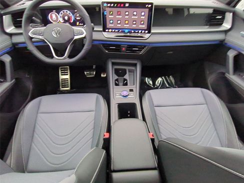 New 2026 Volkswagen Tiguan SE R-Line image 17