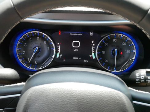 Used 2023 Chrysler Pacifica Touring-L AWD/4WD image 21