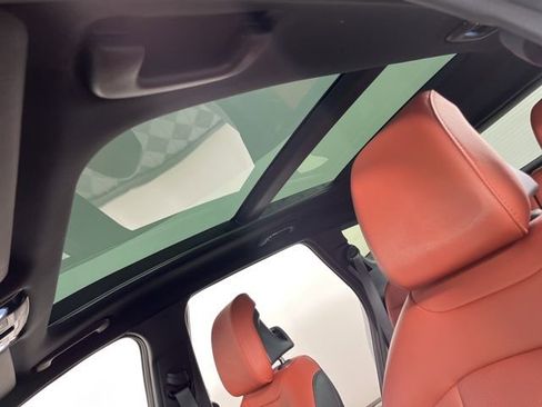 Used 2025 Kia Sportage SX image 34