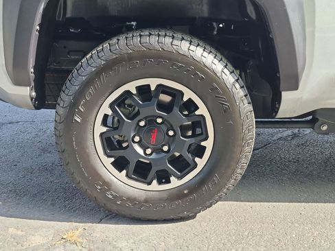 Used 2025 Toyota Tacoma TRD Off-Road w/ TRD Off Road Upgrade Package AWD/4WD image 13