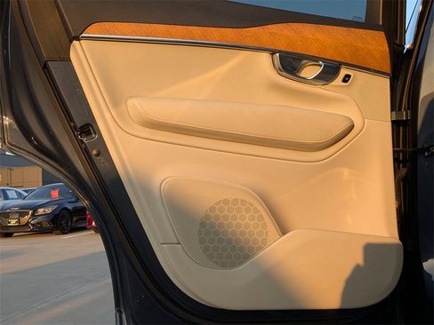 Used 2022 Volvo XC90 T6 Momentum w/ Advanced Package image 23