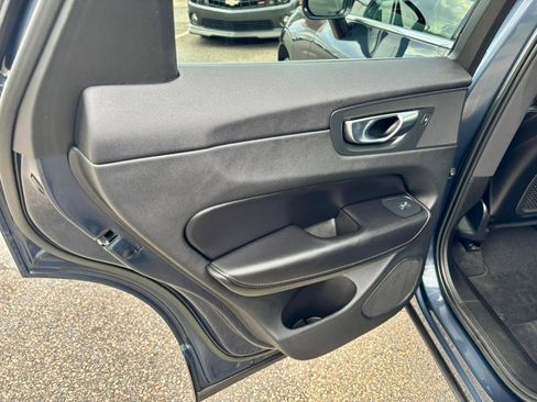 Used 2022 Volvo XC60 B5 Inscription w/ Climate Package image 16