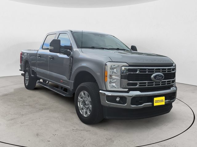 Used 2023 Ford F350 XLT AWD/4WD image 3