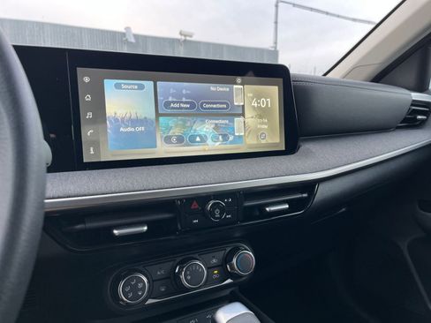 Used 2025 Nissan Kicks SV image 21