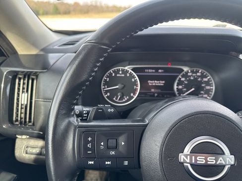 Used 2024 Nissan Pathfinder SV image 10