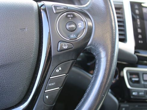 Used 2017 Honda Pilot Touring image 17