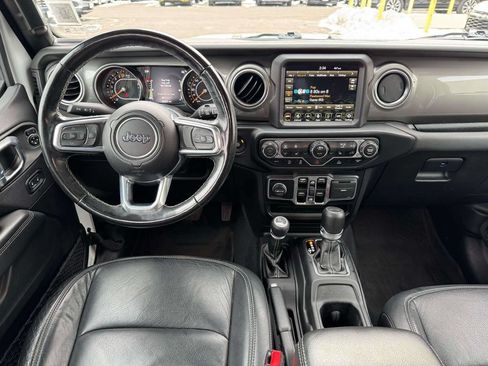 Used 2022 Jeep Wrangler Unlimited Sahara w/ LED Lighting Group AWD/4WD image 17