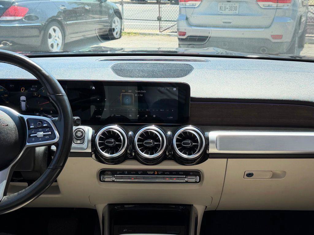 Used 2022 Mercedes-Benz GLB 250 4MATIC image 19