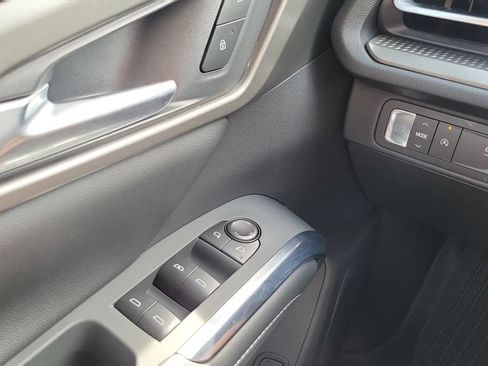 Used 2026 Chevrolet Traverse LT FWD image 19