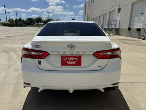 Used 2018 Toyota Camry SE FWD image 9