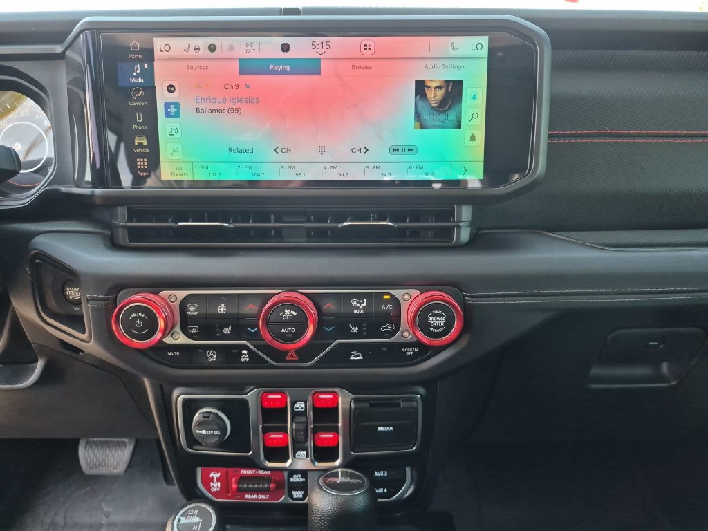 Used 2024 Jeep Gladiator Rubicon w/ Convenience Group AWD/4WD image 34