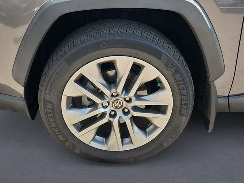 Used 2022 Toyota RAV4 XLE Premium image 14