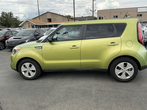 Used 2015 Kia Soul FWD image 4