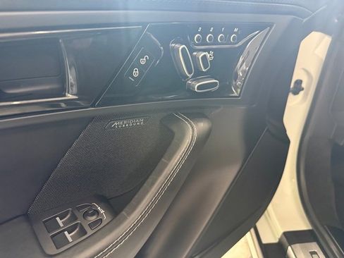 Used 2018 Jaguar F-TYPE R-Dynamic image 12