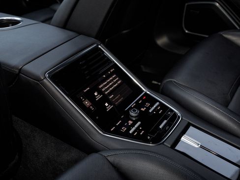 Used 2021 Porsche Panamera image 21
