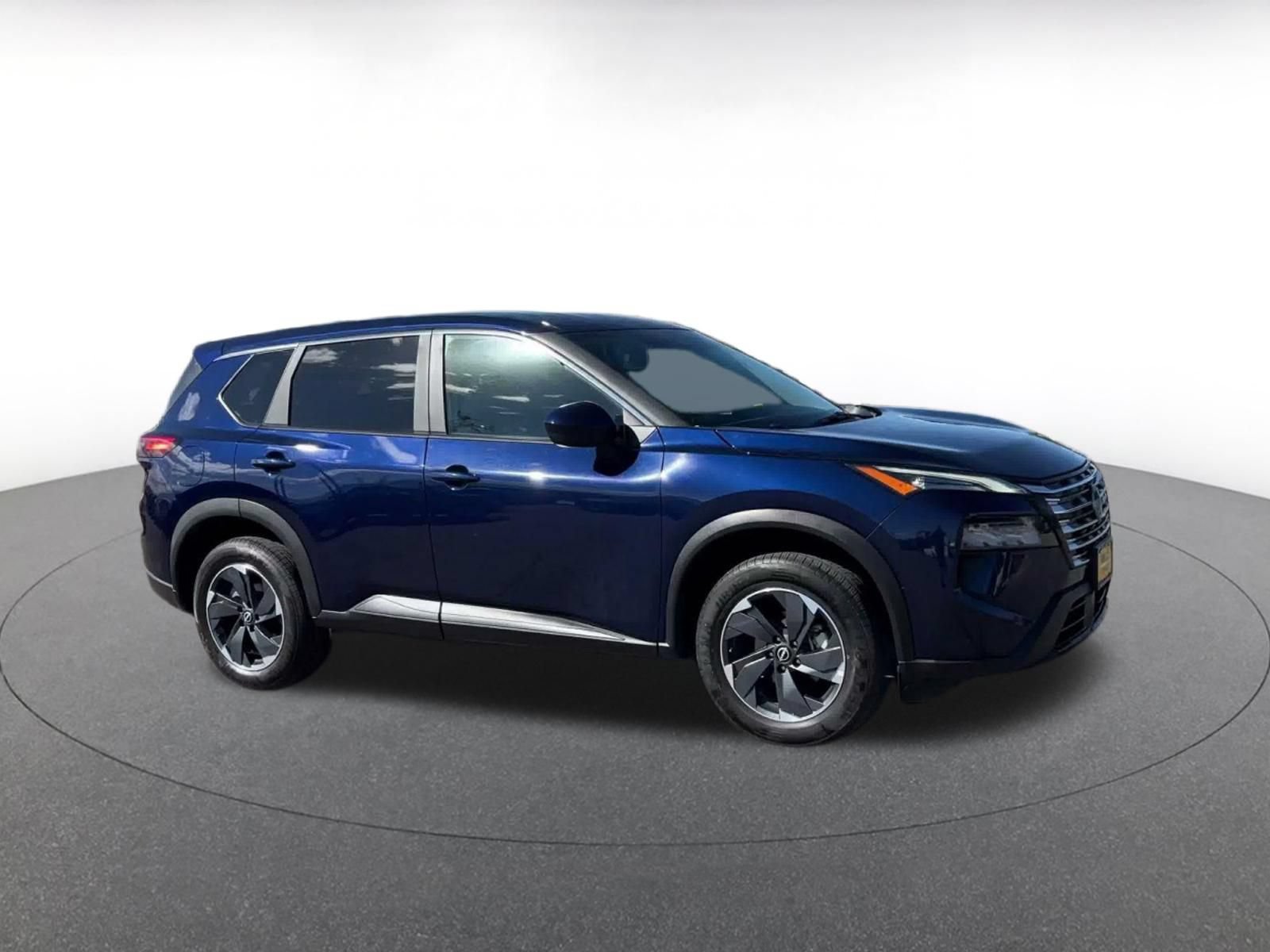Used 2025 Nissan Rogue SV AWD/4WD image 2