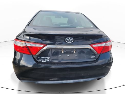 Used 2016 Toyota Camry SE image 6